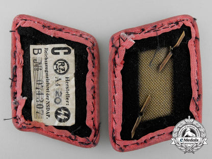 a_set_of_panzer_ss-_oberscharführer’s_collar_tabs_x_436