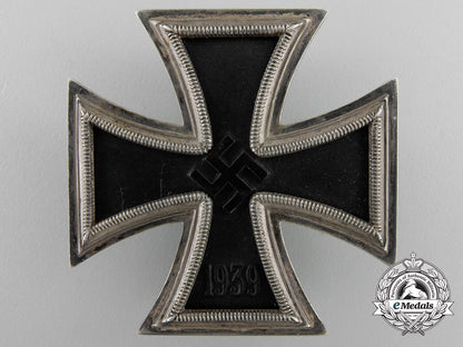 an1939_first_class_iron_cross;_marked26_with_case_x_527