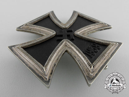 an1939_first_class_iron_cross;_marked26_with_case_x_529