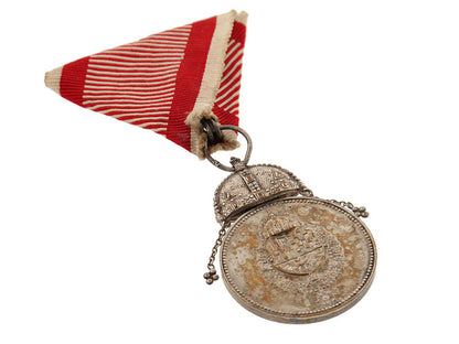 royal_household_service_medal,_with_crown_y161c
