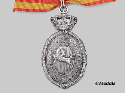 braunschweig,_duchy._a_decoration_for_art_and_science,_i_i_class_with_crown,_published_example_from_the_karsten_klingbeil_collection_e_medals__g62650_5