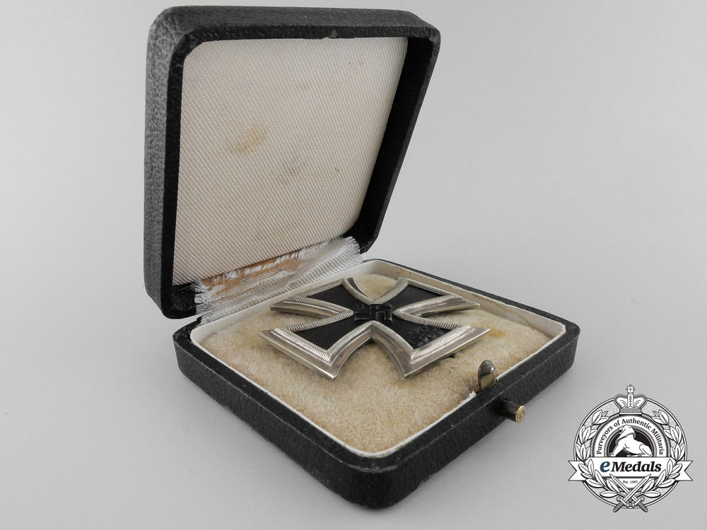 an_iron_cross_first_class1939_with_case_y_428