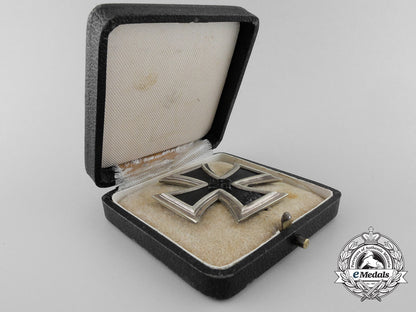 an_iron_cross_first_class1939_with_case_y_428