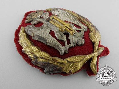 a_yugoslavian_cap_badge_with_the_cypher_of_peter_ii(1934-1945)_y_948