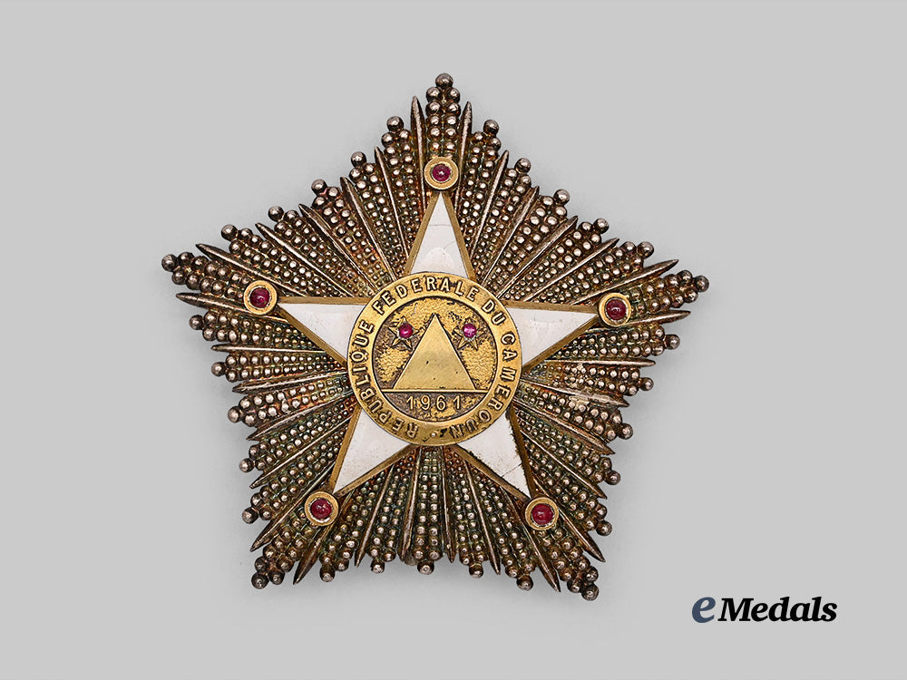 cameroon,_republic._an_order_of_valour,_i_i_class_set,_by_arthus_bertrand,_in_case_e_medals__w8467_10