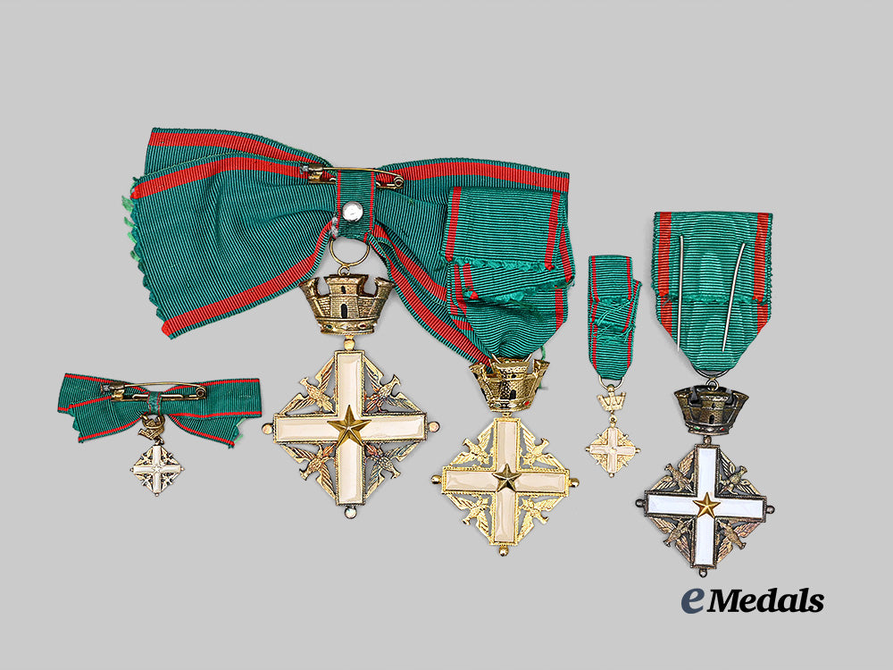 italy,_republic._three_orders_of_merit_of_the_italian_republic,_dame,_officer_and_knight_e_medals__m0625-127_11
