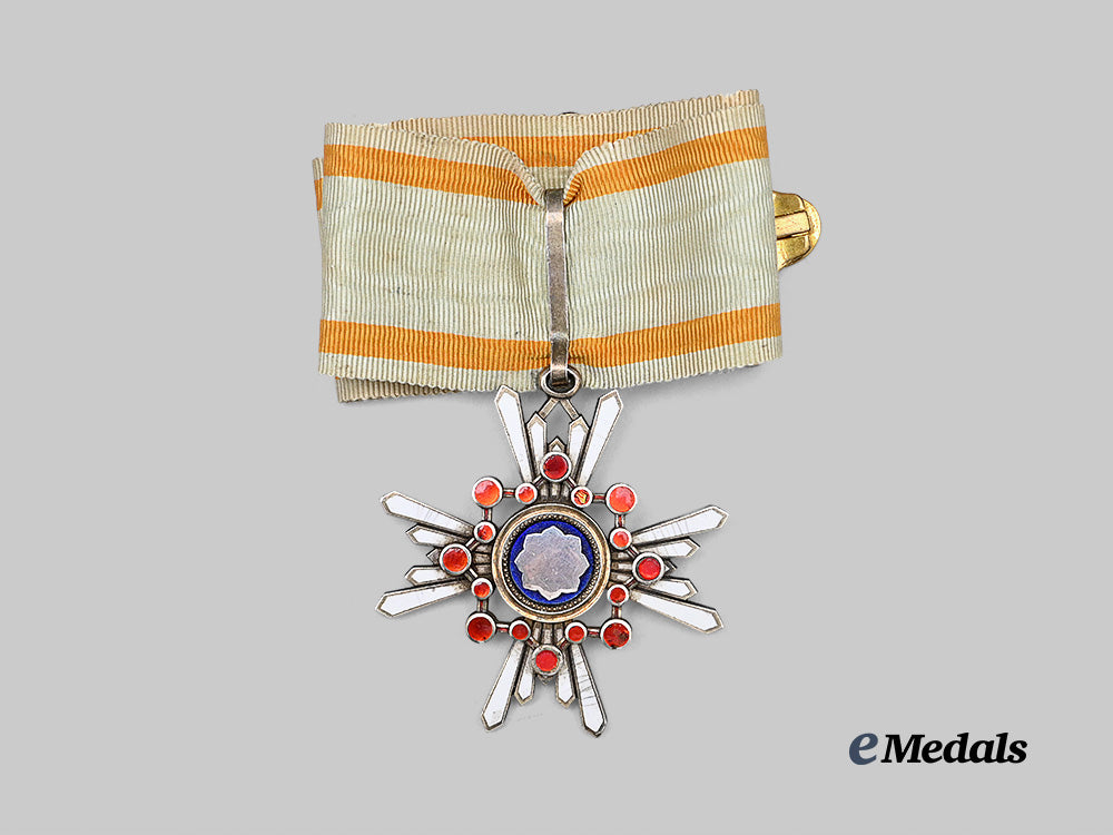 japan,_empire._a_cased_order_of_the_sacred_treasure,_i_i_i_class,_c.1935_e_medals__m0625-100_6