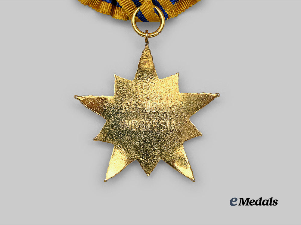 indonesia,_republic._a_star_of_the_republic_of_indonesia,_i_i_class_set_in_case_e_medals__m0332-36_8