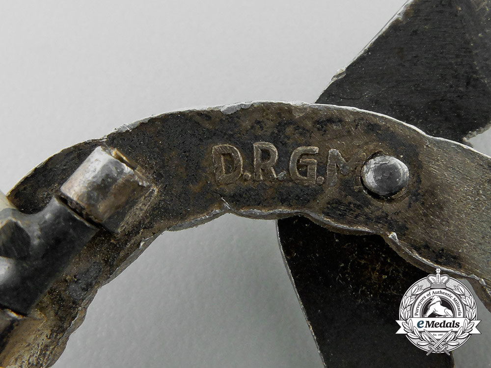 germany._an_early_luftwaffe_pilot's_badge_in_aluminum_by_assmann_z_214_1_1