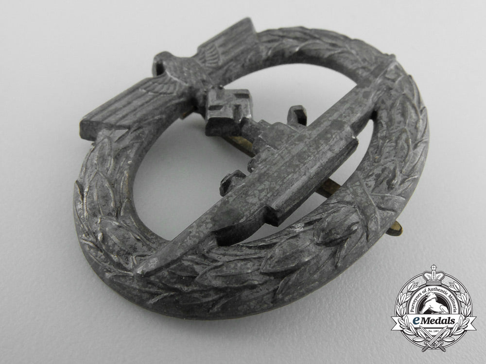 a_kriegmarine_submarine_war_badge;_unmarked_z_220