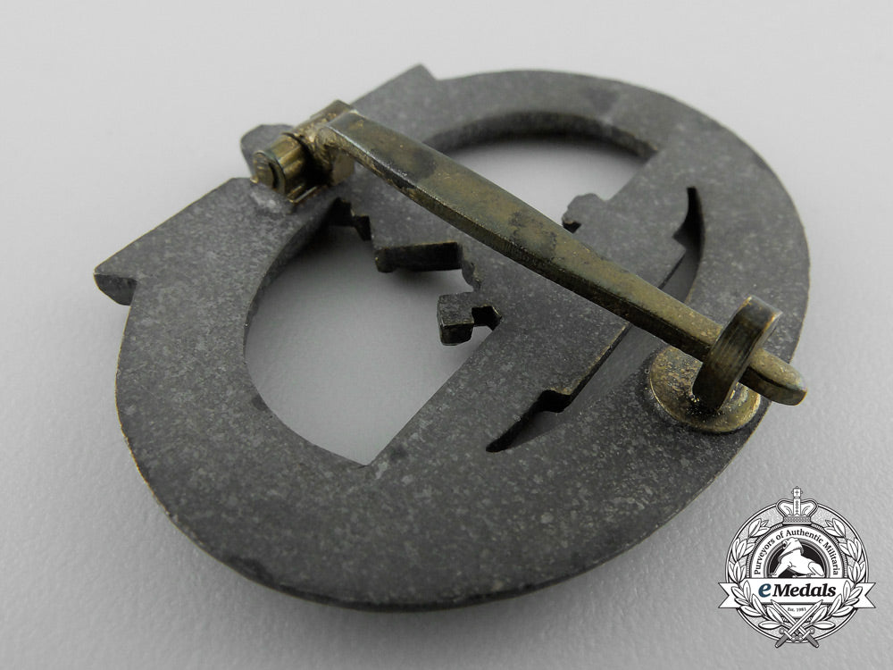 a_kriegmarine_submarine_war_badge;_unmarked_z_221