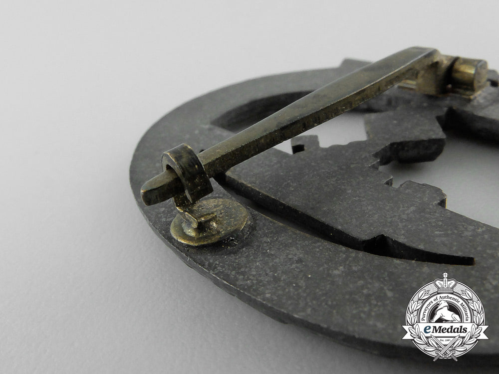a_kriegmarine_submarine_war_badge;_unmarked_z_222