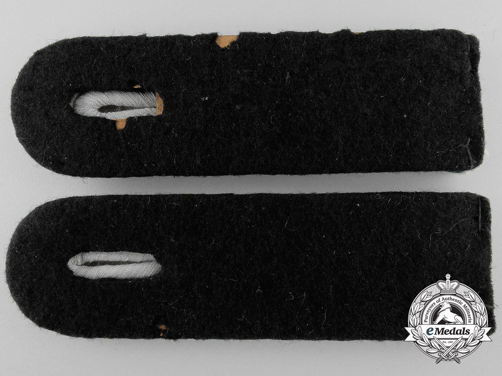 an_early1940_s_set_of_waffen-_ss_mountain_infantry_second/_junior_storm_leader_shoulder_boards_z_577