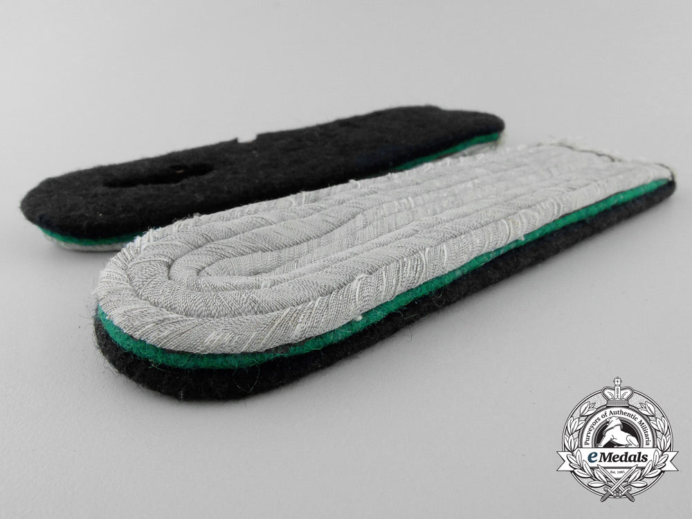 an_early1940_s_set_of_waffen-_ss_mountain_infantry_second/_junior_storm_leader_shoulder_boards_z_578