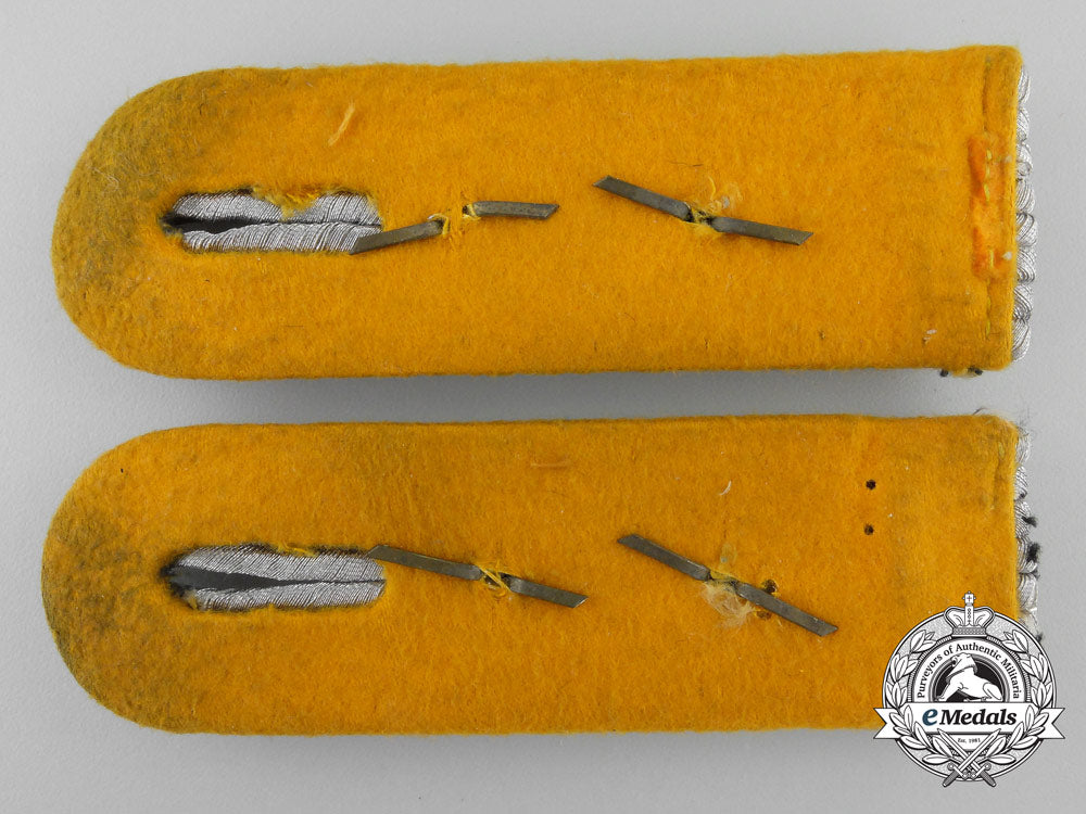 a_lot_of_officer’s_visor_cap&_tunic_insignia_from_the_estate_of_hauptmann_karl_danielsen,11._fallschirmjäger_regt.5_z_843