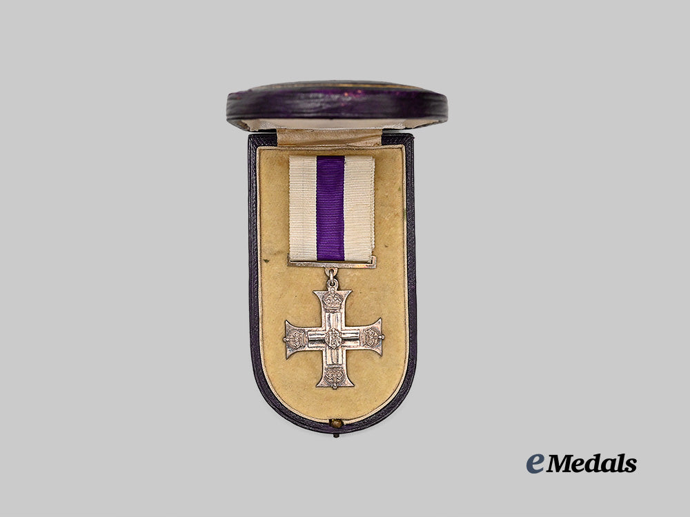 united_kingdom._a_military_cross,_in_case_e_medals__g_b8309_3