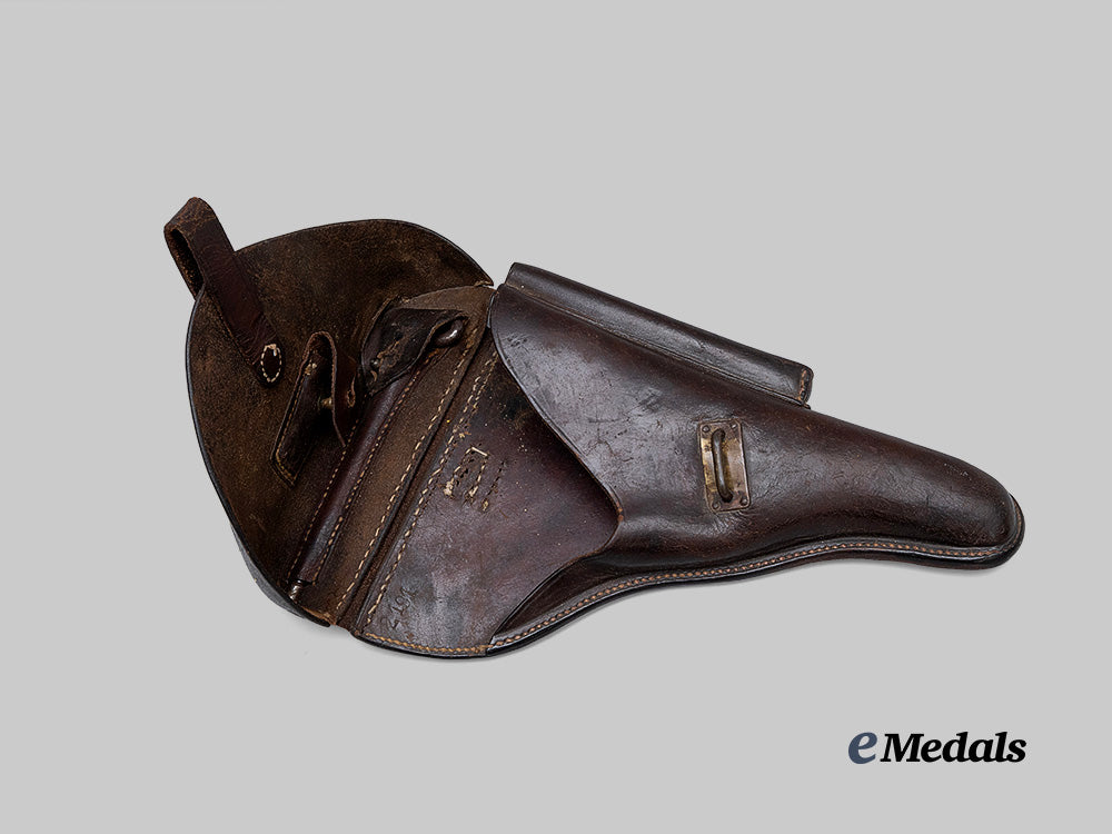 germany,_imperial._a_p08_luger_holster_e_medals__g62834_3